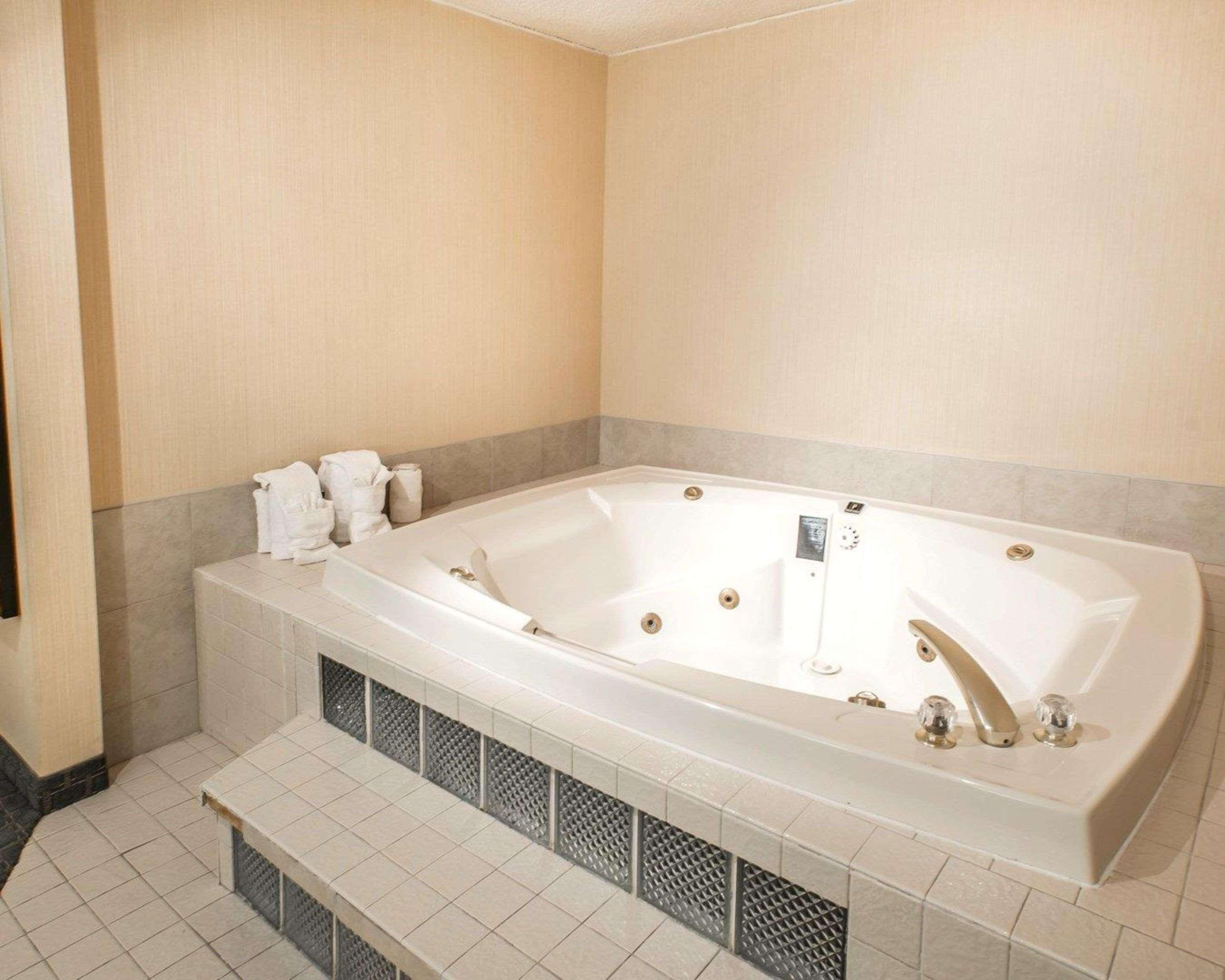 Inn Quality And Conference Center Downtown 3*