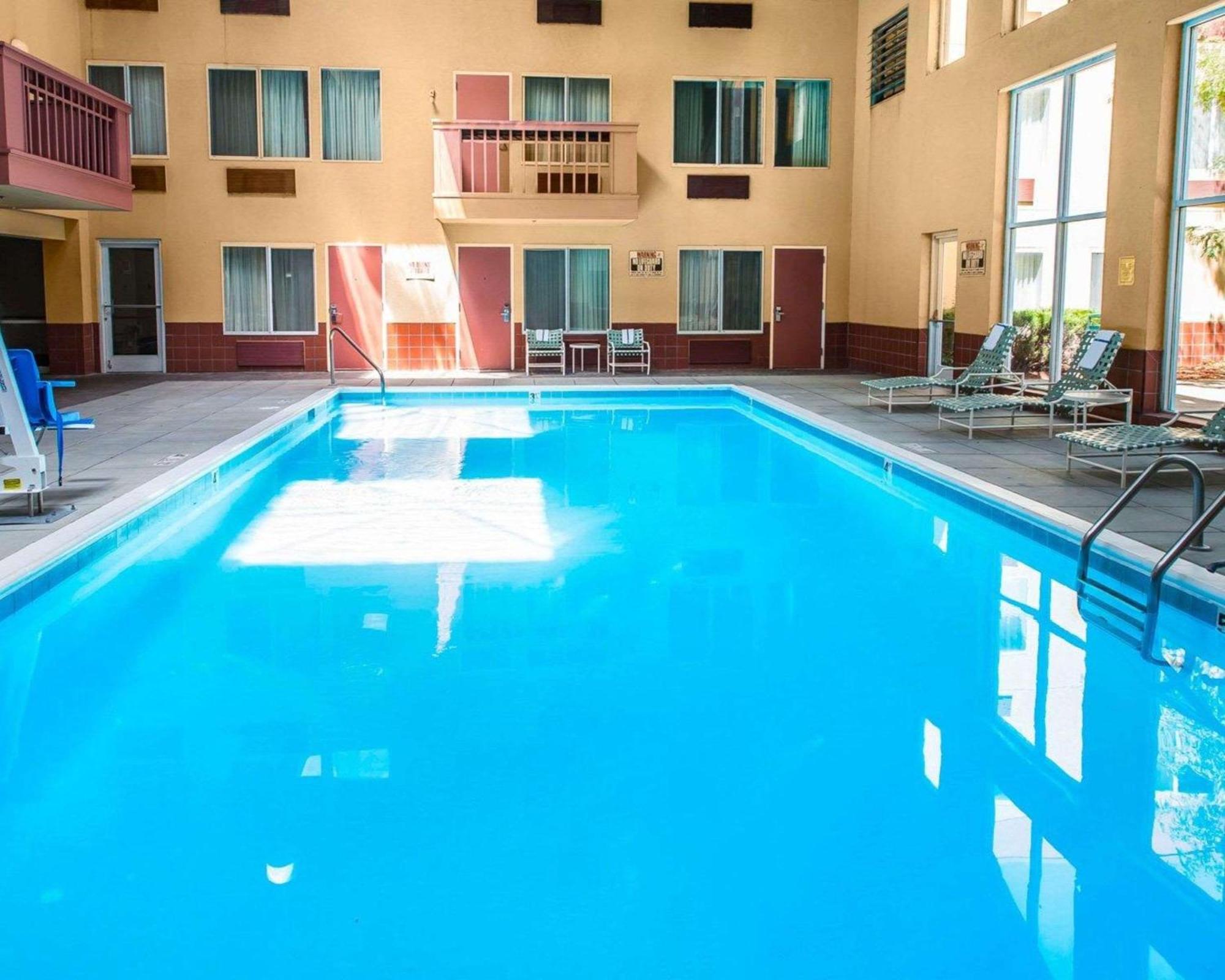 Inn Quality And Conference Center Downtown 3*